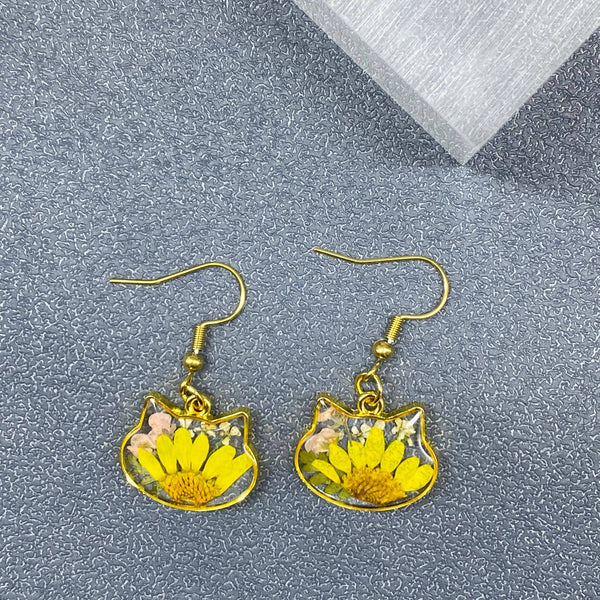 Mio Queena - Floral Cat Head Pressed Dried Flowers Dangle Earrings - PDF