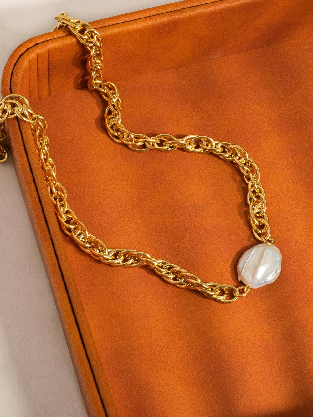 Lo'an Non-Tarnish Bold Pearl Chain Necklace