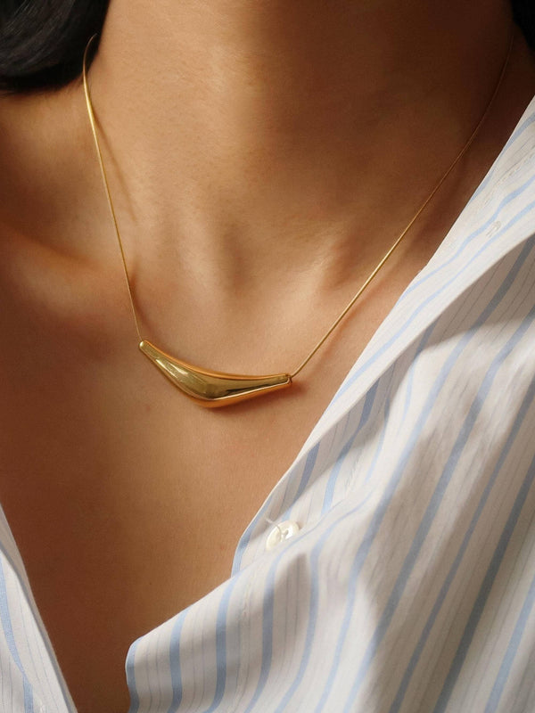 Cendre Non-Tarnish Curve Sweater Necklace
