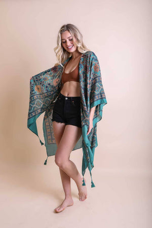Leto Accessories - Touch of Morroco Tapestry Tassel Kimono 💙