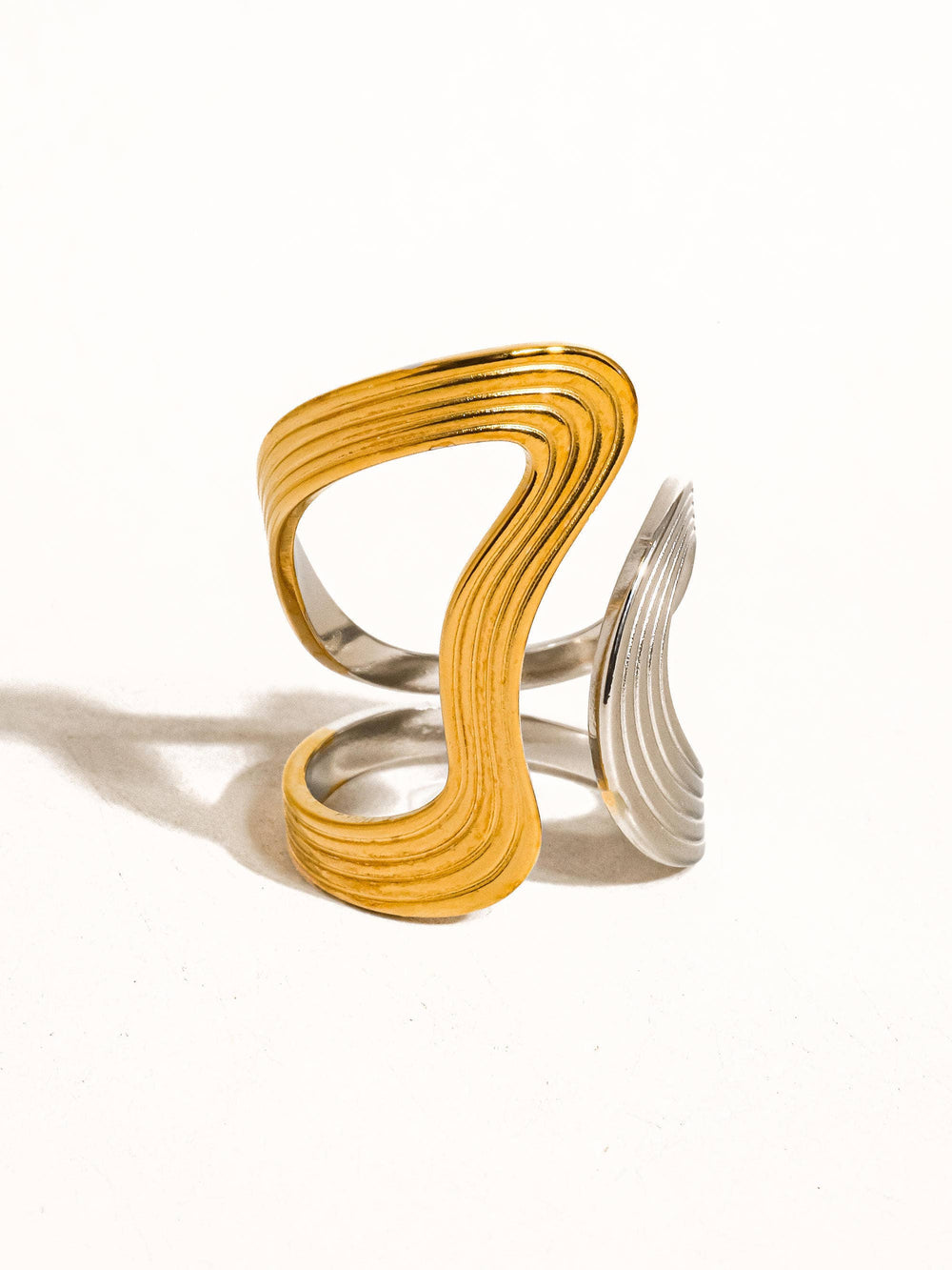 Xena 18K Gold Non-Tarnish Wavy Abstract Ring - Size 7