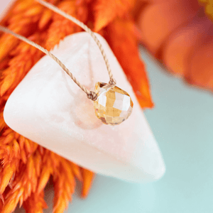 SoulKu - Golden Glow Mystic Crystal Necklace for Cool Mom