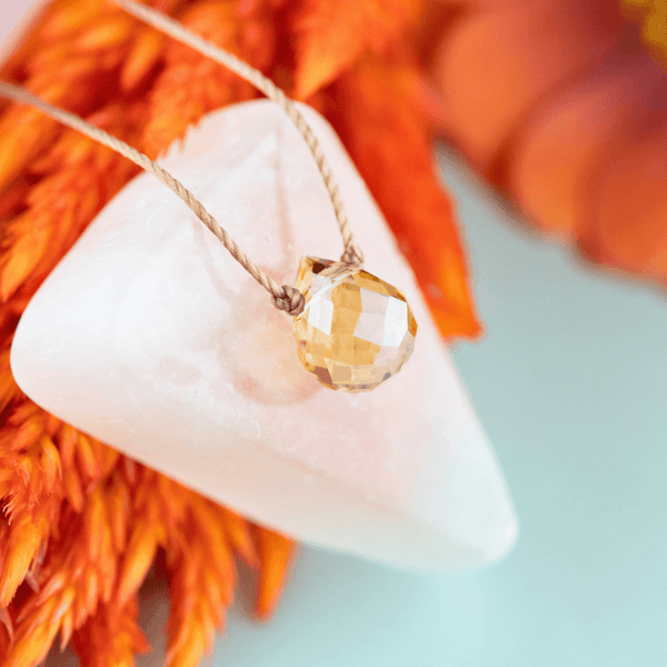 SoulKu - Golden Glow Mystic Crystal Necklace for Cool Mom