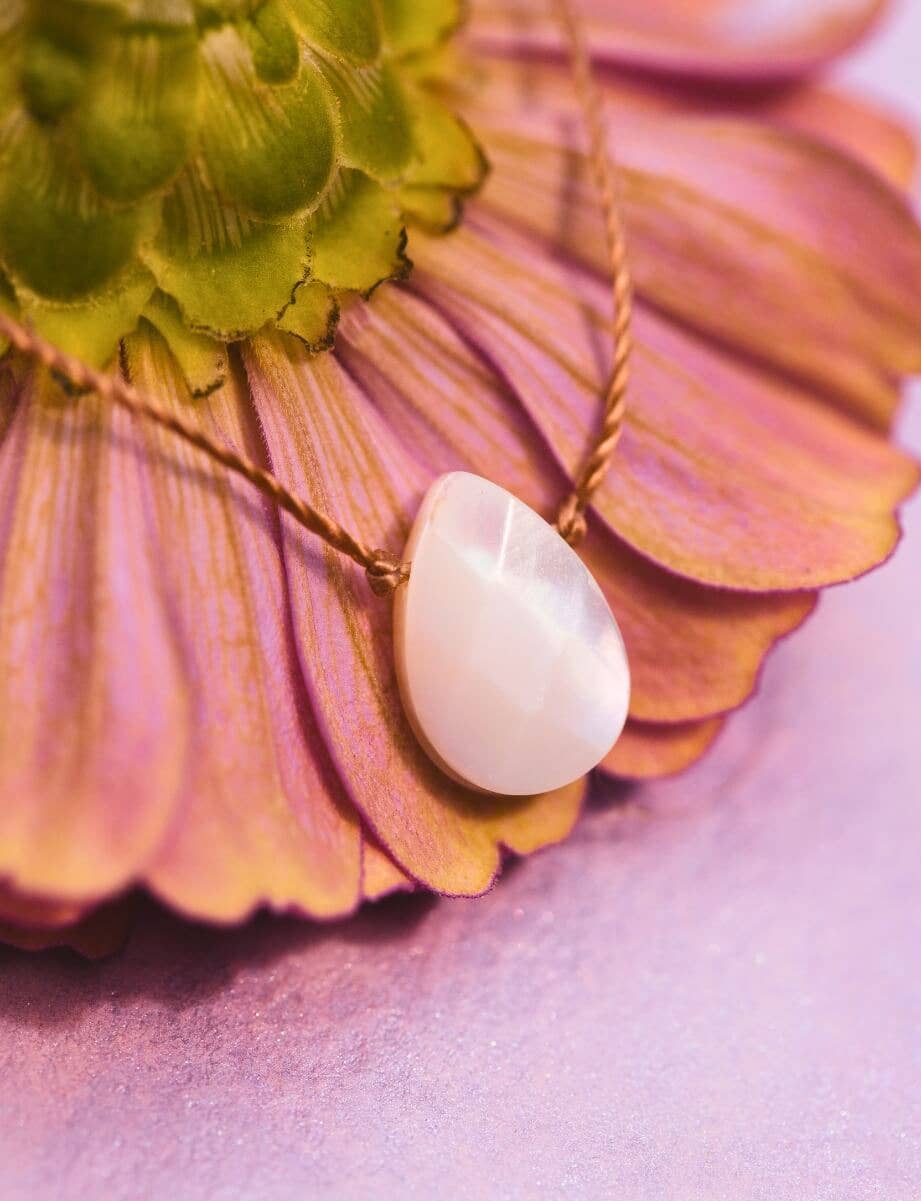SoulKu - Mother of Pearl Gemstone Necklace - Dainty Gift Women