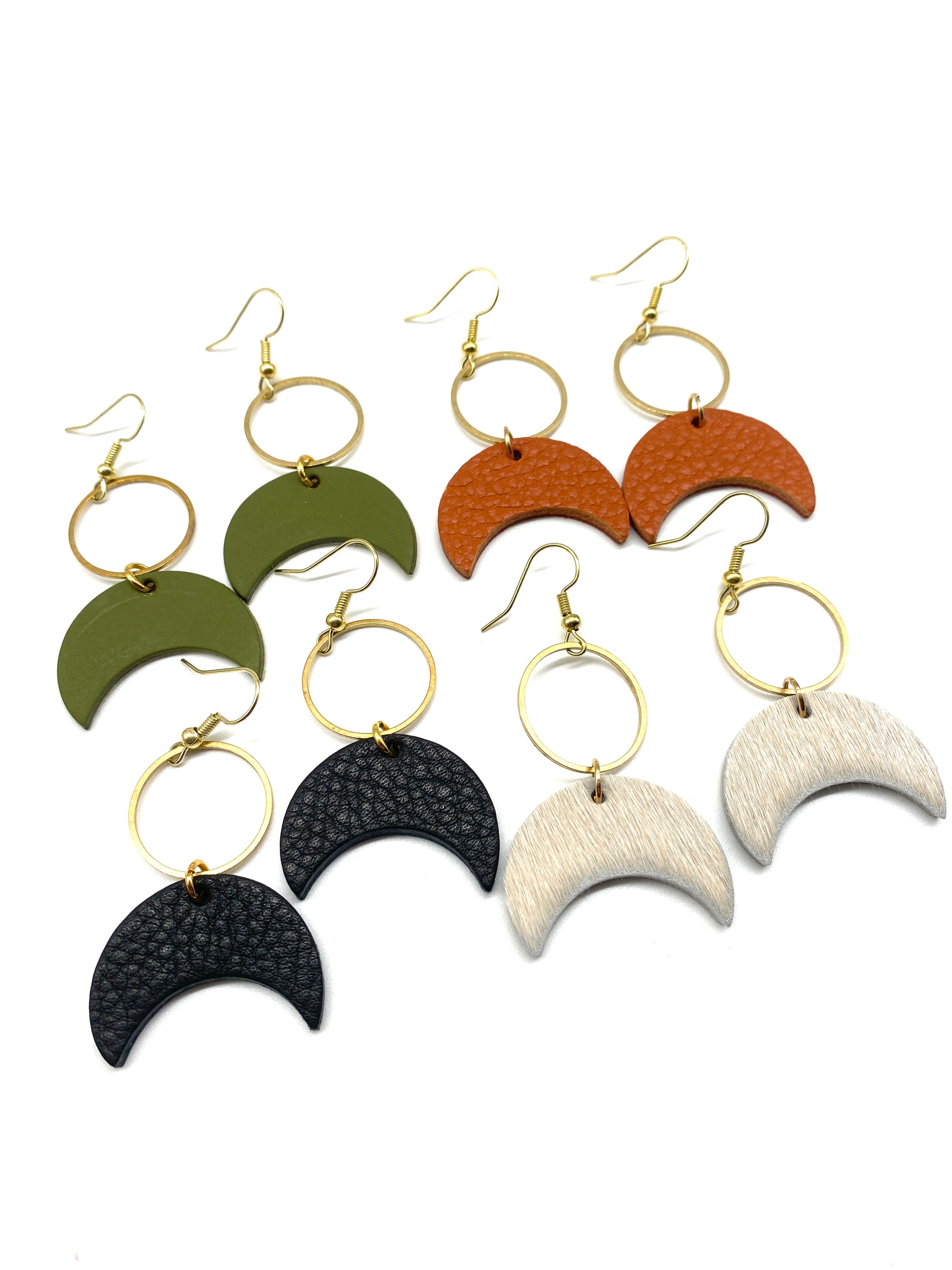 Inverted crescent w/brass circle