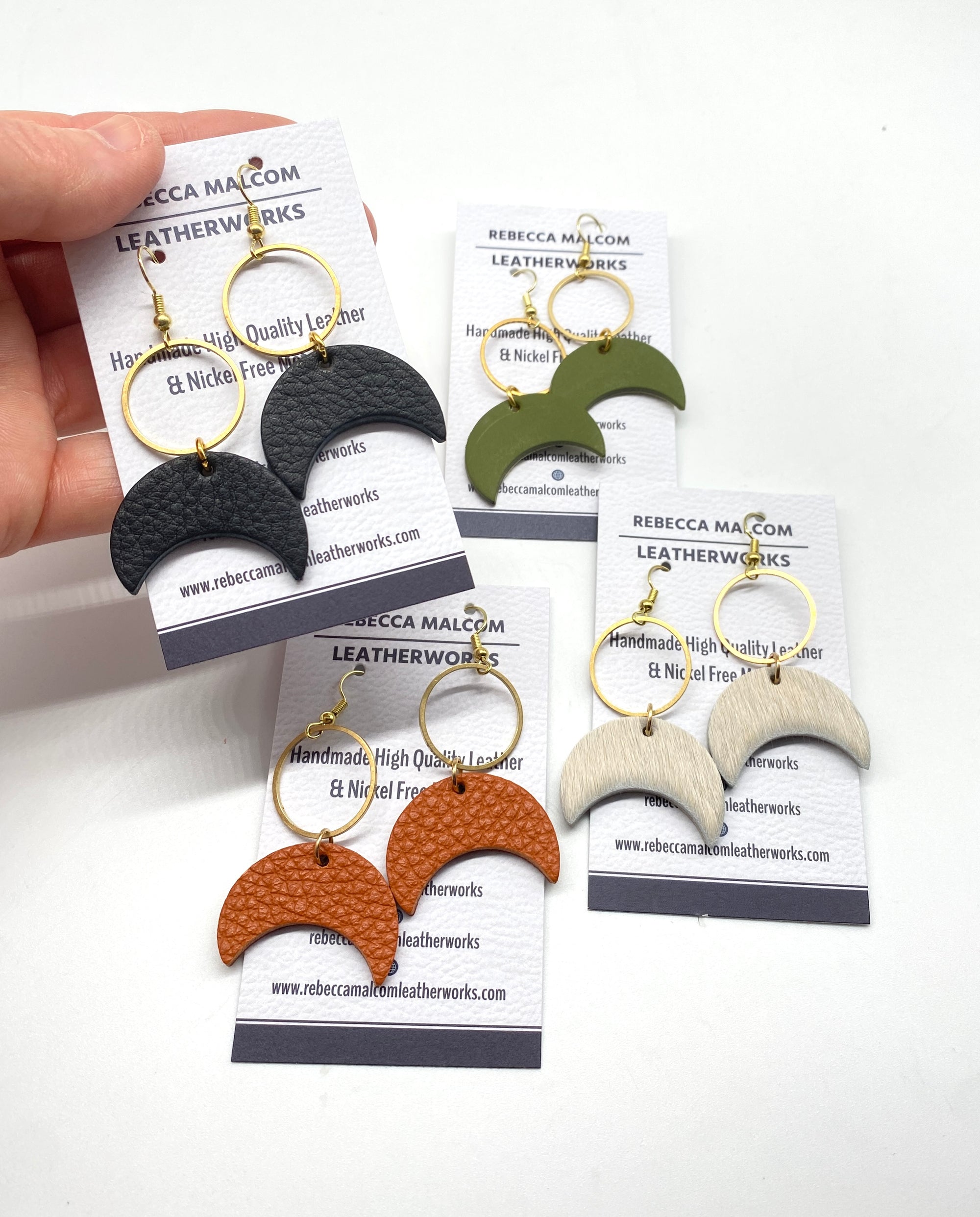 Inverted crescent w/brass circle