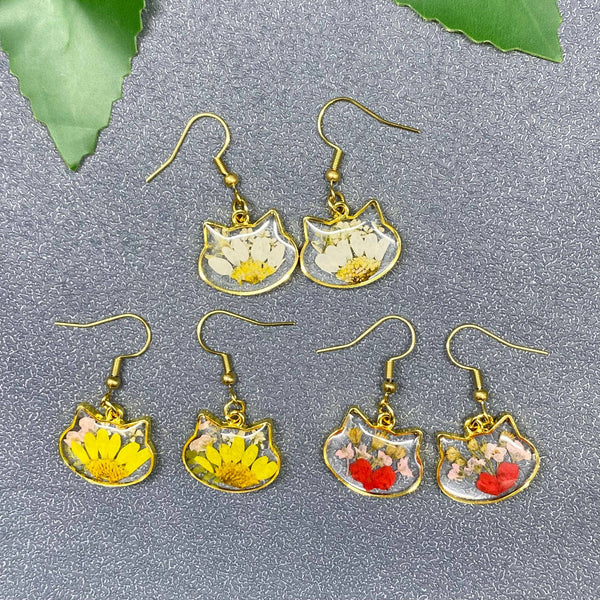Mio Queena - Floral Cat Head Pressed Dried Flowers Dangle Earrings - PDF
