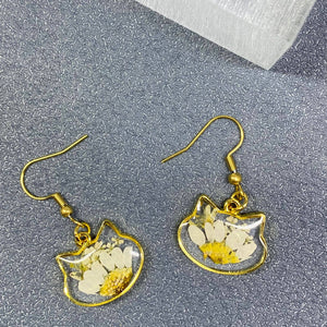 Mio Queena - Floral Cat Head Pressed Dried Flowers Dangle Earrings - PDF