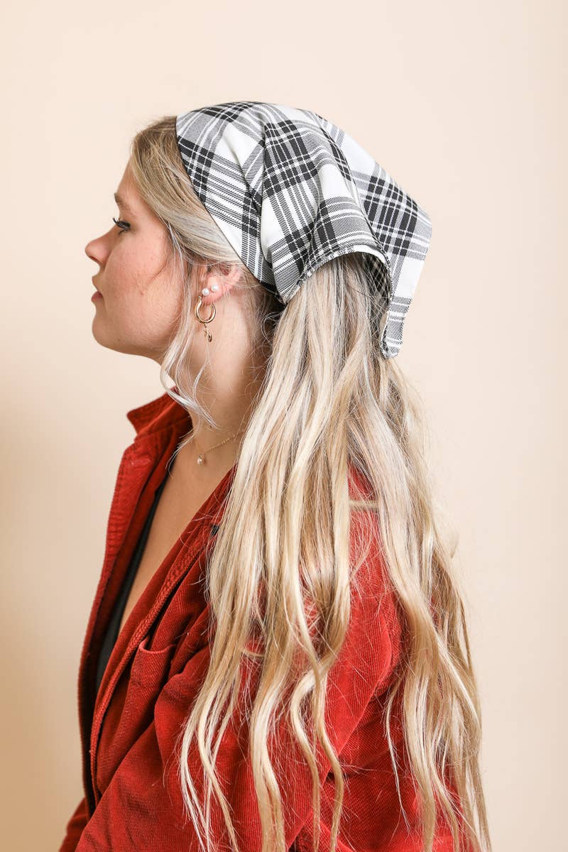 Plaid Triangle Head Scarf – Cozy & Stylish Accessory ✨