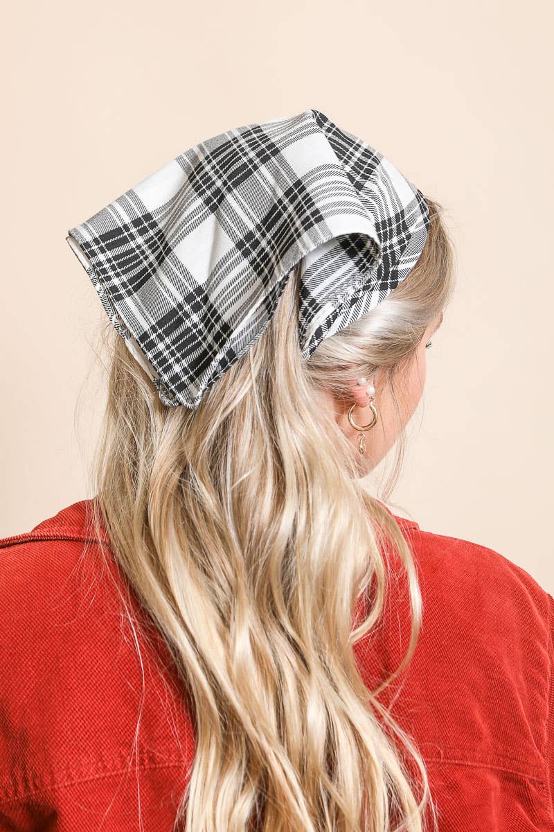 Plaid Triangle Head Scarf – Cozy & Stylish Accessory ✨